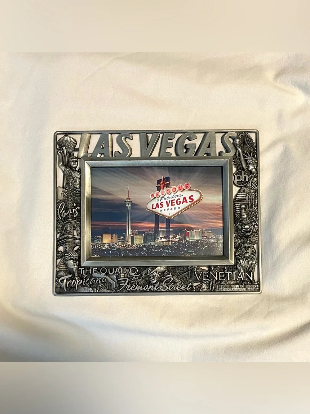 *VINTAGE* Las Vegas Frame - Silver Tone - Holds 3.5